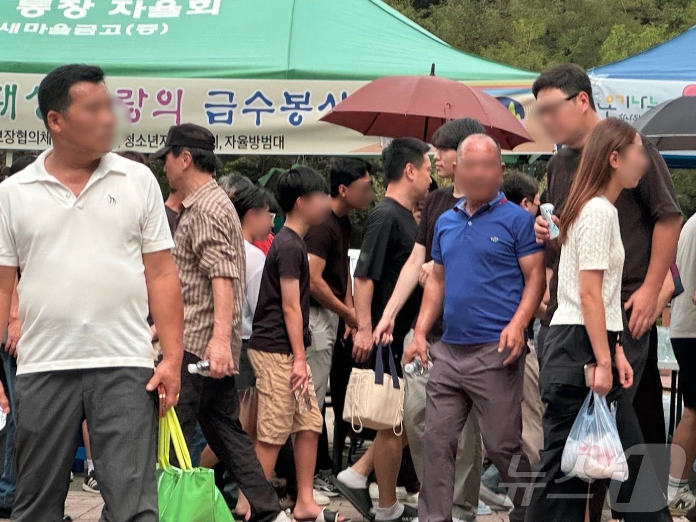본문 이미지 - 추석인 17일 오전 인천 부평구 인천가족공원에 성묘객들로 북적이고 있다.2024.9.17 ⓒ News1 박소영 기자