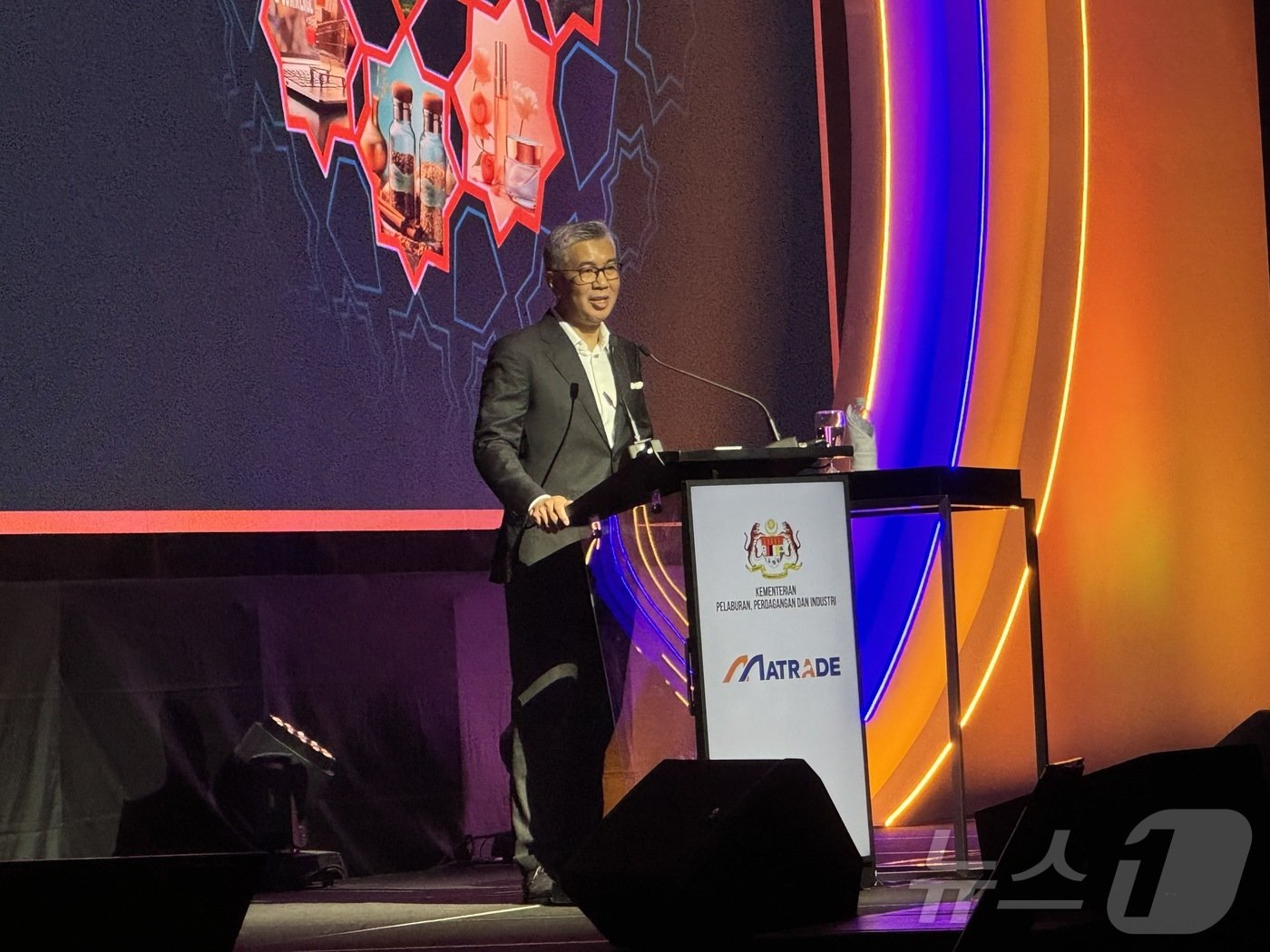 본문 이미지 - 텡쿠 자프룰 아지즈 투자무역산업부 장관