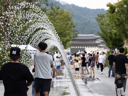 [오늘의 날씨]경기(18일, 수)…무더위 속 소나기