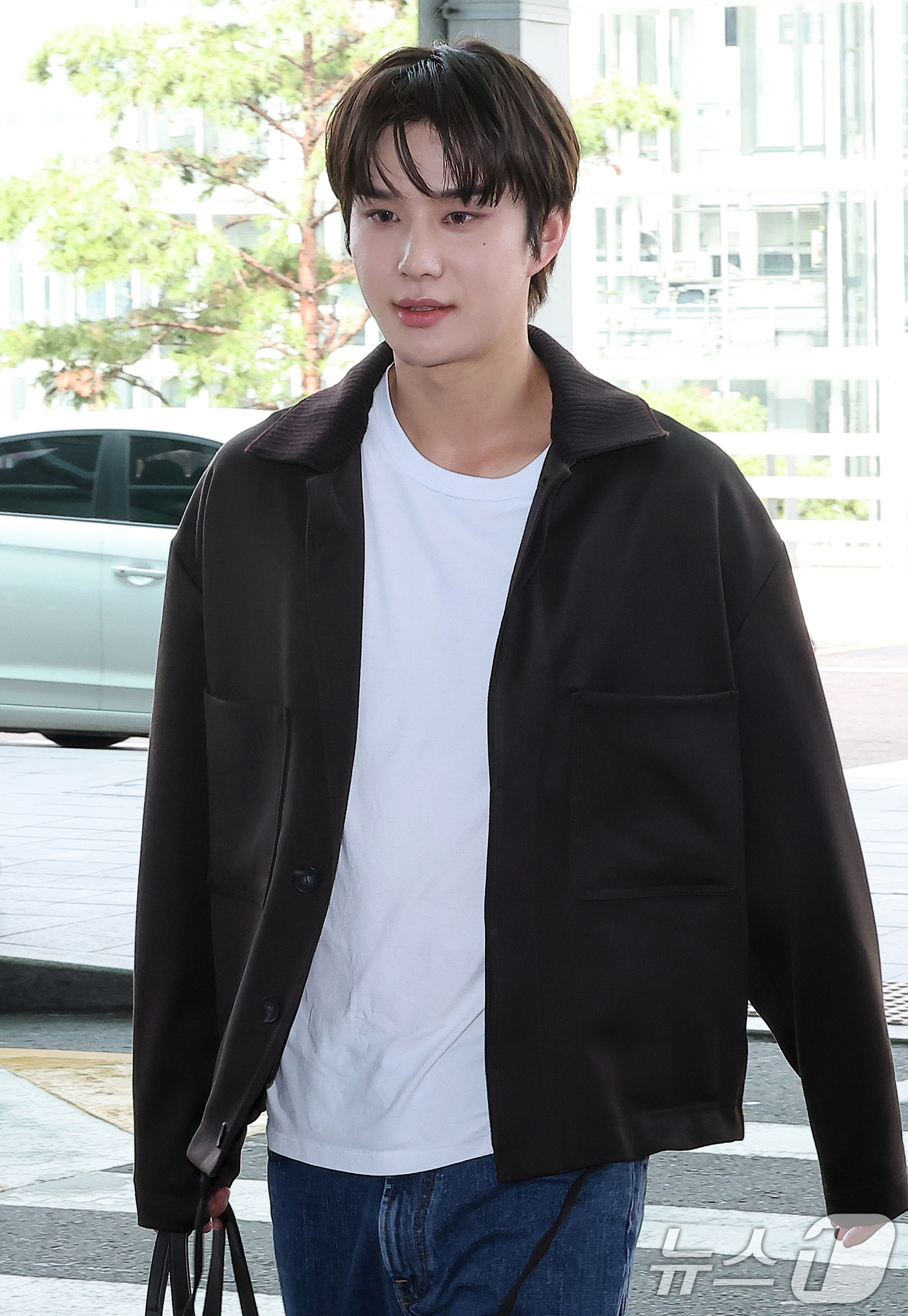 (인천=뉴스1) 김진환 기자 = NCT 정우가 18일 봄/여름 여성 패션쇼 참석 차 인천국제공항을 통해 이탈리아 밀라노로 출국하고 있다. 2024.9.18/뉴스1