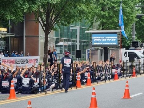 "MBK·영풍, 약탈적 공개매수 철회해야"…고려아연 노조도 반발