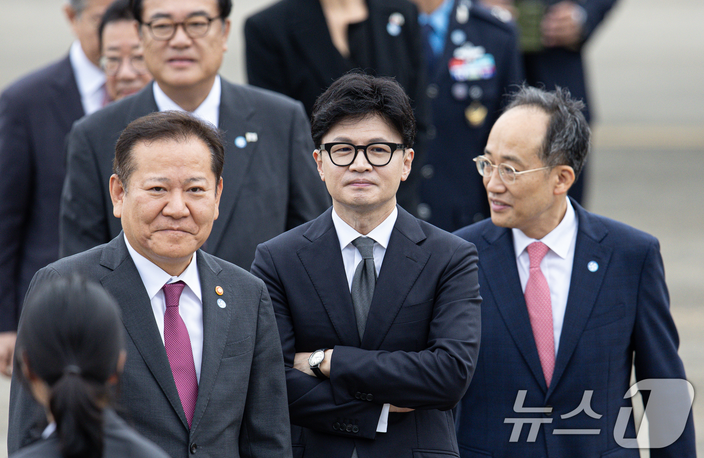 (성남=뉴스1) 이재명 기자 = 한동훈 국민의힘 대표가 19일 오전 경기도 성남시 서울공항에서 체코로 출국하는 윤석열 대통령을 환송하기 위해 이동하고 있다. 2024.9.19/뉴스 …