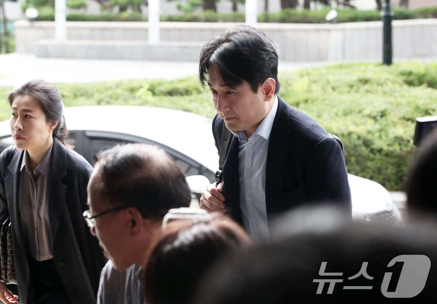 본문 이미지 - 류화현 위메프 대표가 대규모 환불 지연 사태와 관련한 피의자 조사를 받기 위해 19일 오전 서울 서초구 서울중앙지검에 출석하고 있다.. 2024.9.19/뉴스1 ⓒ News1 오대일 기자