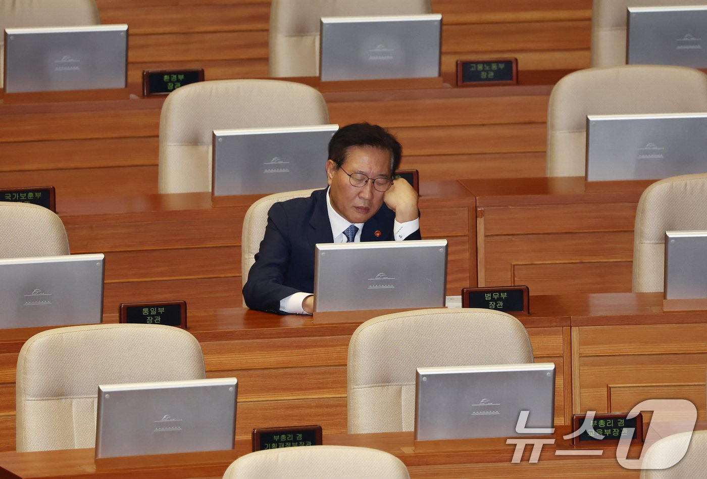 본문 이미지 - 박성재 법무부 장관이 19일 오후 서울 여의도 국회에서 열린 제418회국회(정기회) 제8차 본회의에 참석해 자리하고 있다. 2024.9.19/뉴스1 ⓒ News1 김민지 기자
