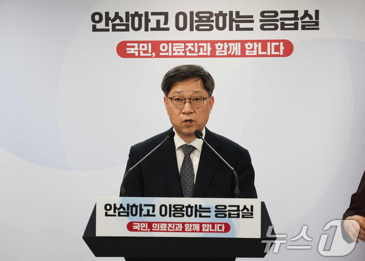 본문 이미지 - 정윤순 보건복지부 보건의료정책실장이 19일 서울 종로구 정부서울청사에서 응급의료 등 비상진료 대응 관련 브리핑을 하고 있다. 2024.9.19/뉴스1 ⓒ News1 허경 기자