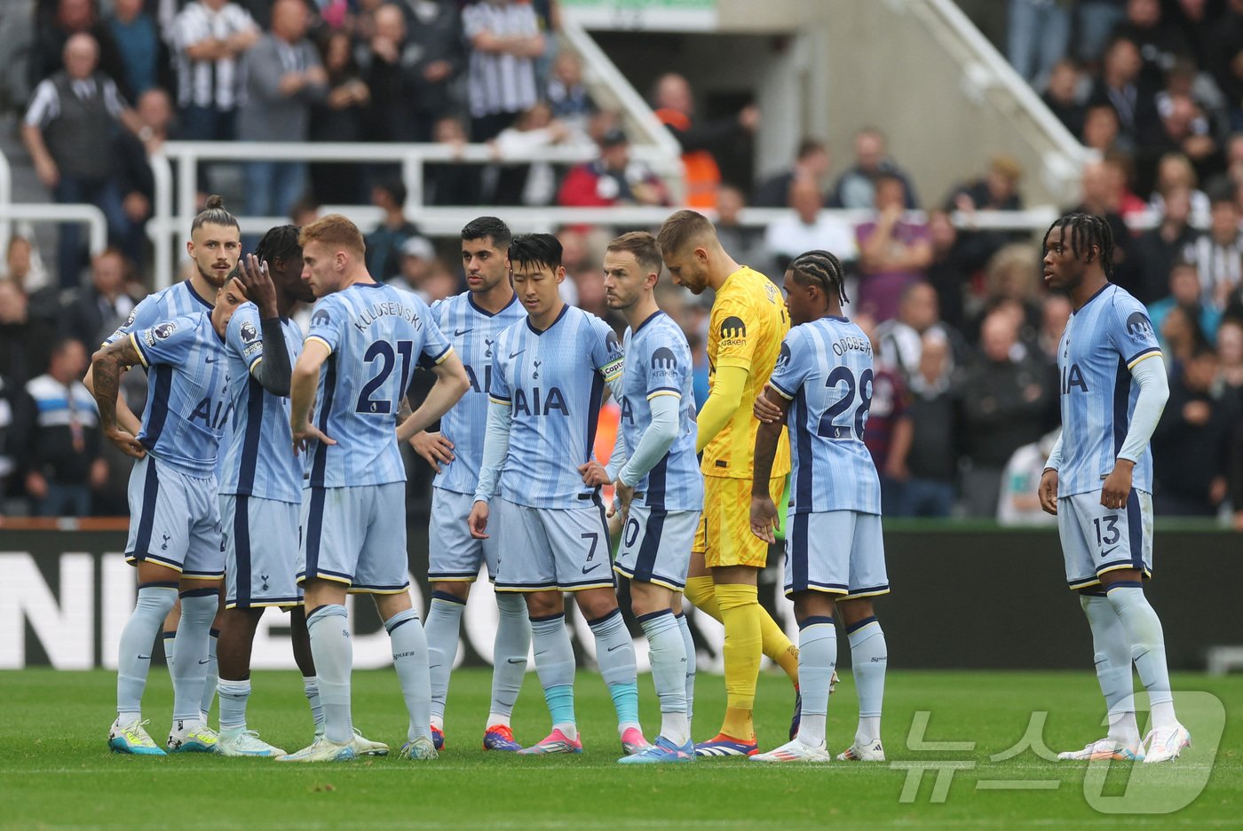 본문 이미지 - 결과를 내지 못하는 토트넘 선수들 ⓒ 로이터=뉴스1