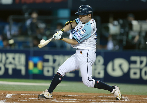 '정수빈 결승타+쐐기 3점포' 두산 3연승…롯데 4연패 수렁