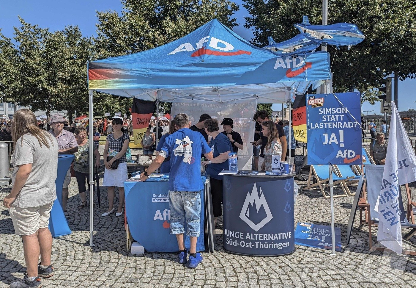 본문 이미지 - 지난달 11일(현지시간) 독일 튀링겐 주의회 선거를 앞두고 튀링겐주 존네베르크에 있는 독일을 위한 대안(AfD) 선거 부스의 모습. 24.08.11 ⓒ AFP=뉴스1 ⓒ News1 김예슬 기자