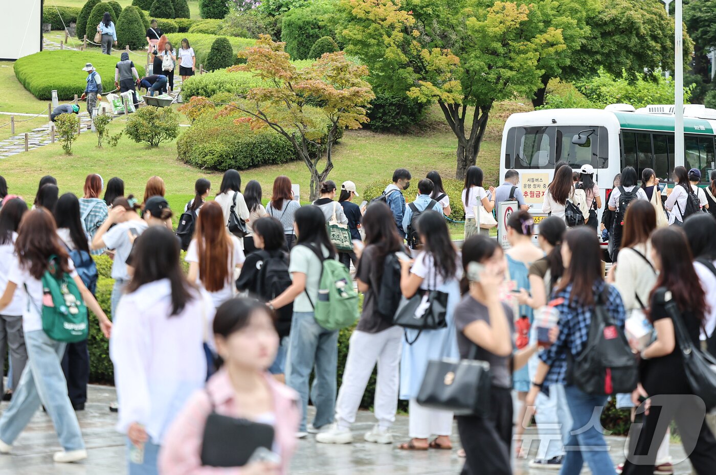 본문 이미지 - 서울 시내 한 대학교 교정이 학생들로 붐비고 있다. /뉴스1 ⓒ News1 김도우 기자