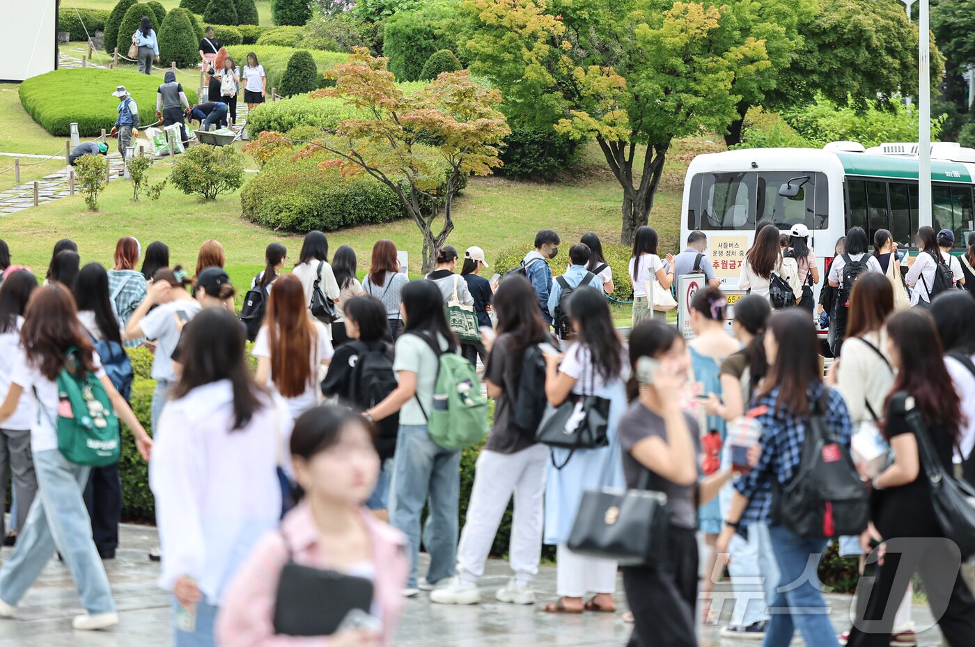 전국 대부분 대학 개강일인 2일 서울 시내 한 대학교 교정이 학생들로 붐비고 있다. 2024.9.2/뉴스1 ⓒ News1 김도우 기자