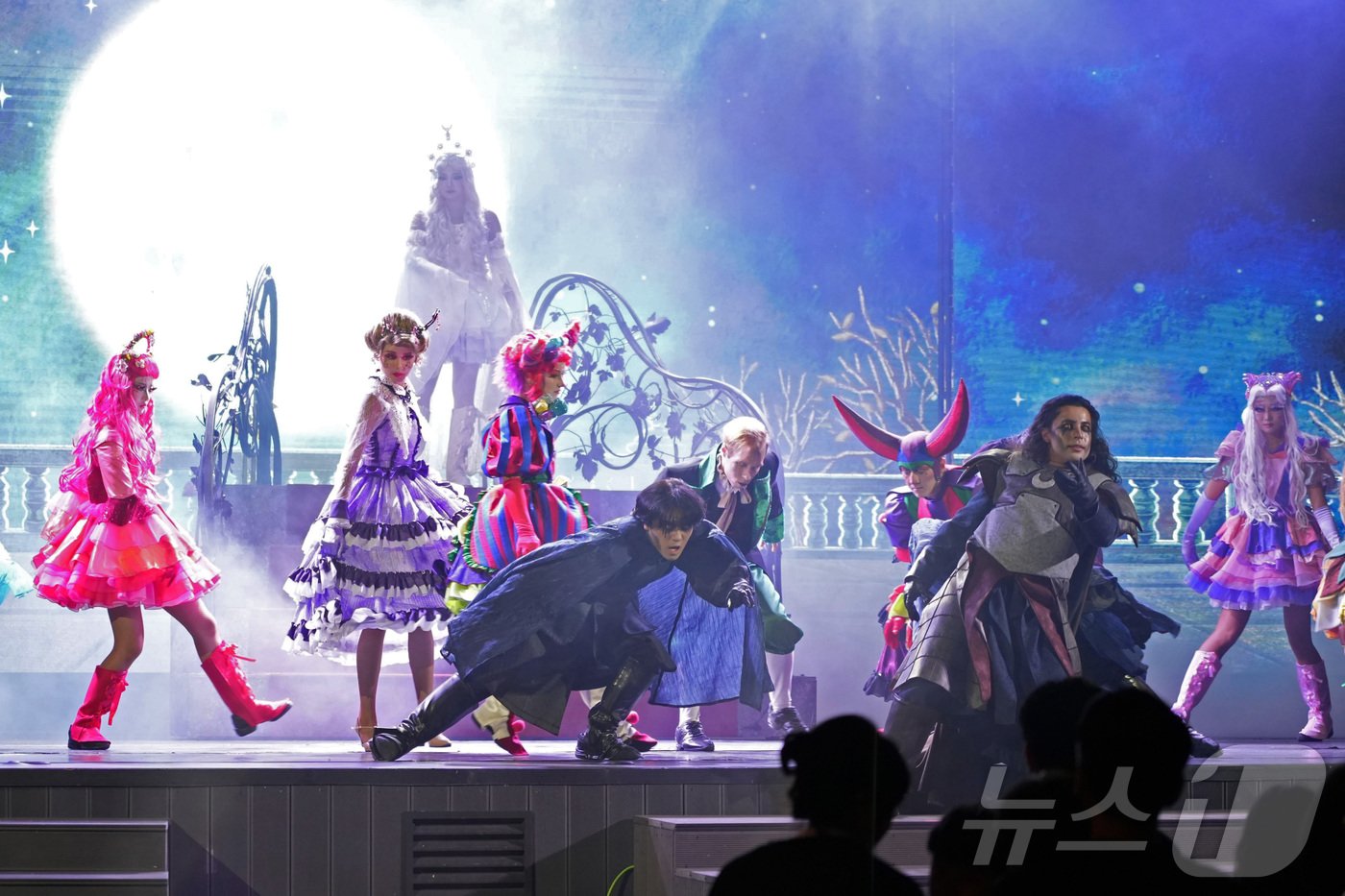 본문 이미지 - 롯데월드 어드벤처 부산 가을 시즌 스테이지쇼(롯데월드 어드벤처 부산 제공)
