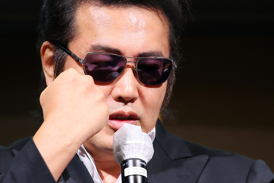 김보성, 故 안성기 빈소서 눈물의 애도 "사실 박중훈이 부러웠다"