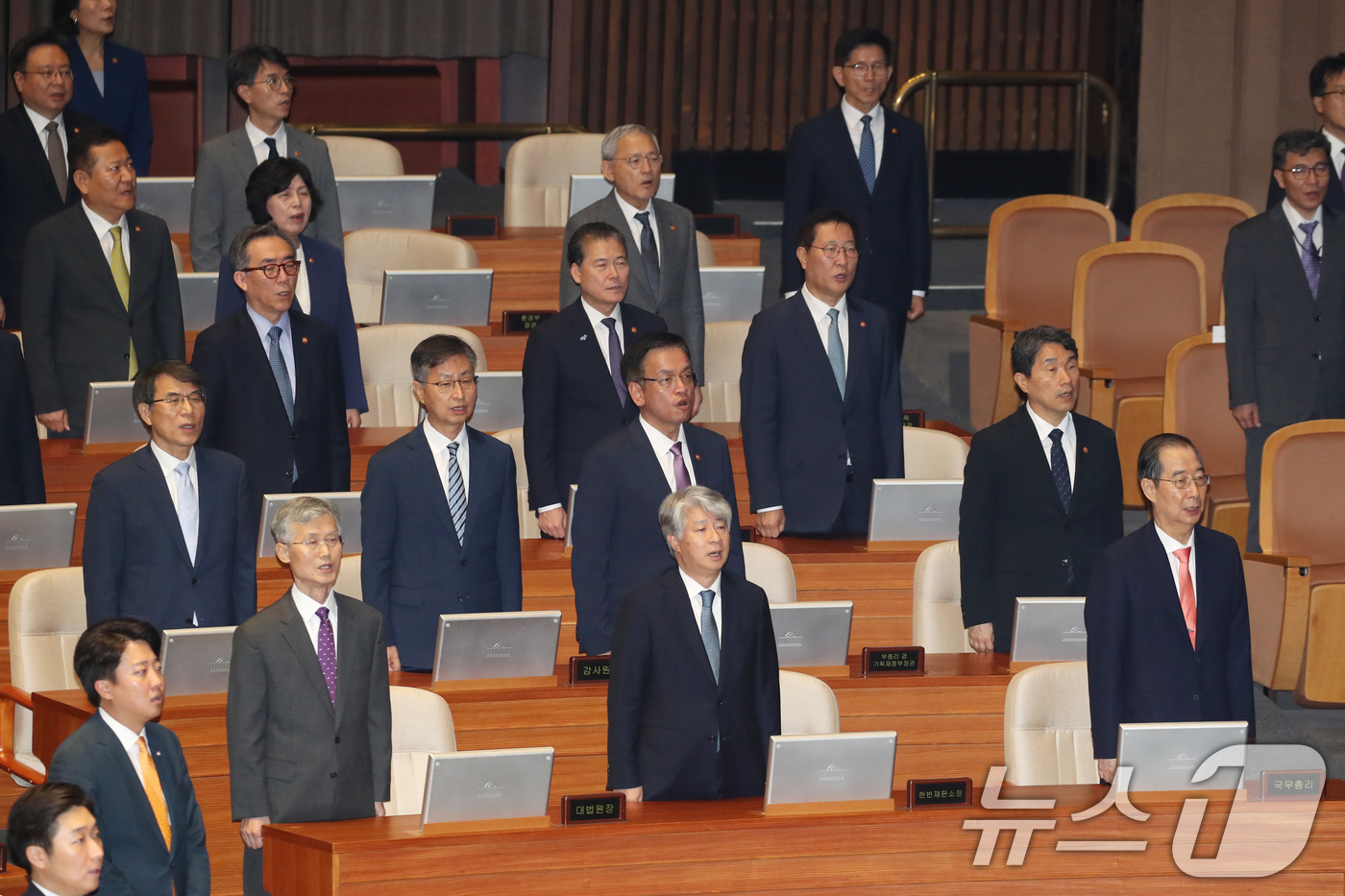 (서울=뉴스1) 이광호 기자 = 한덕수 국무총리와 이종석 헌법재판소장 및 국무위원들이 2일 오후 서울 여의도 국회 본회의장에서 열린 정기국회 개원식 겸 22대 국회 개원식에 참석해 …