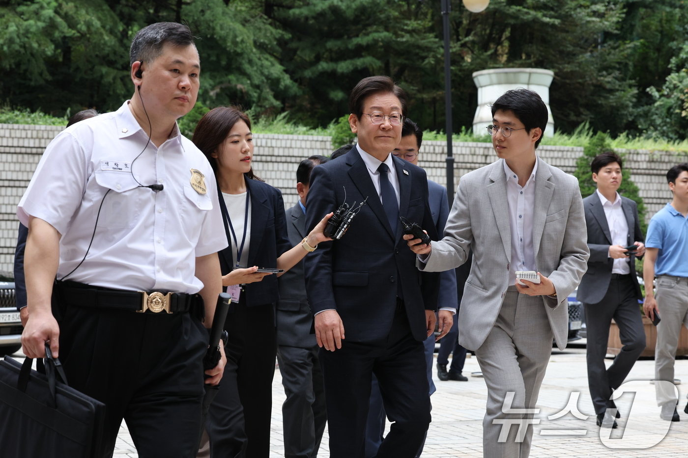 이재명 더불어민주당 대표가 20일 오전 서울 서초구 서울중앙지법에서 열린 공직선거법 위반 관련 결심 공판에 출석하고 있다. 2024.9.20/뉴스1 ⓒ News1 장수영 기자