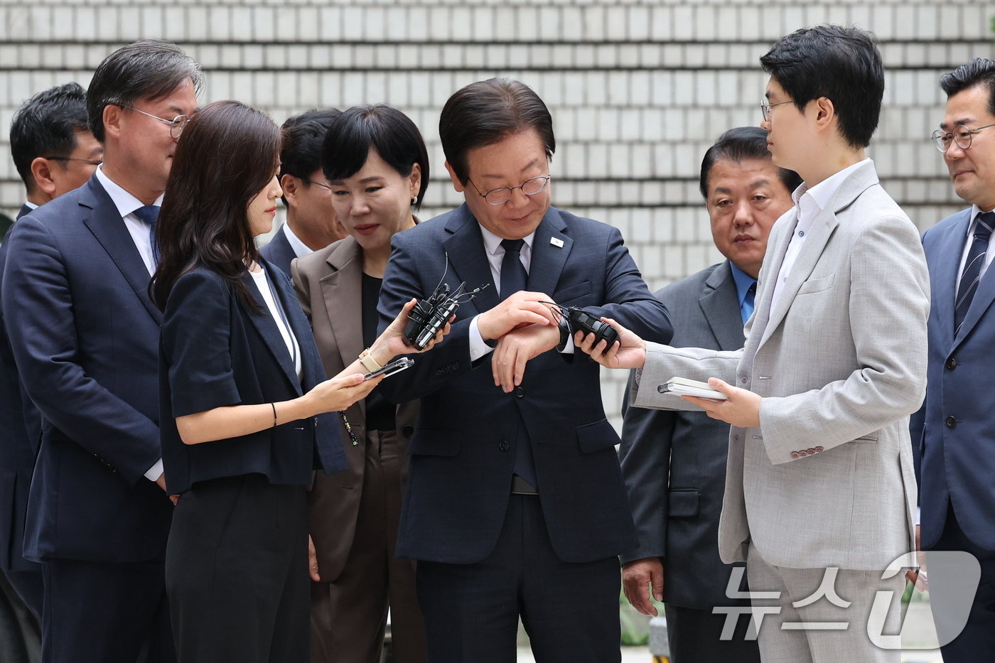 이재명 더불어민주당 대표가 20일 오전 서울 서초구 서울중앙지법에서 열린 공직선거법 위반 관련 결심 공판에 출석하고 있다. 2024.9.20/뉴스1 ⓒ News1 장수영 기자