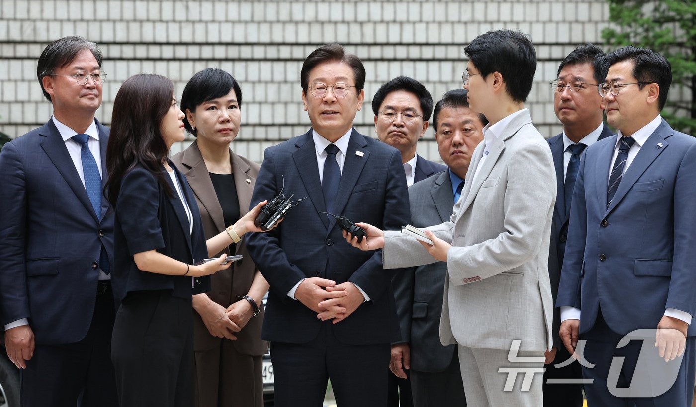 이재명 더불어민주당 대표가 20일 오전 서울 서초구 서울중앙지법에서 열린 공직선거법 위반 관련 결심 공판에 출석하며 취재진 질문에 답변하고 있다. 2024.9.20/뉴스1 ⓒ News1 장수영 기자