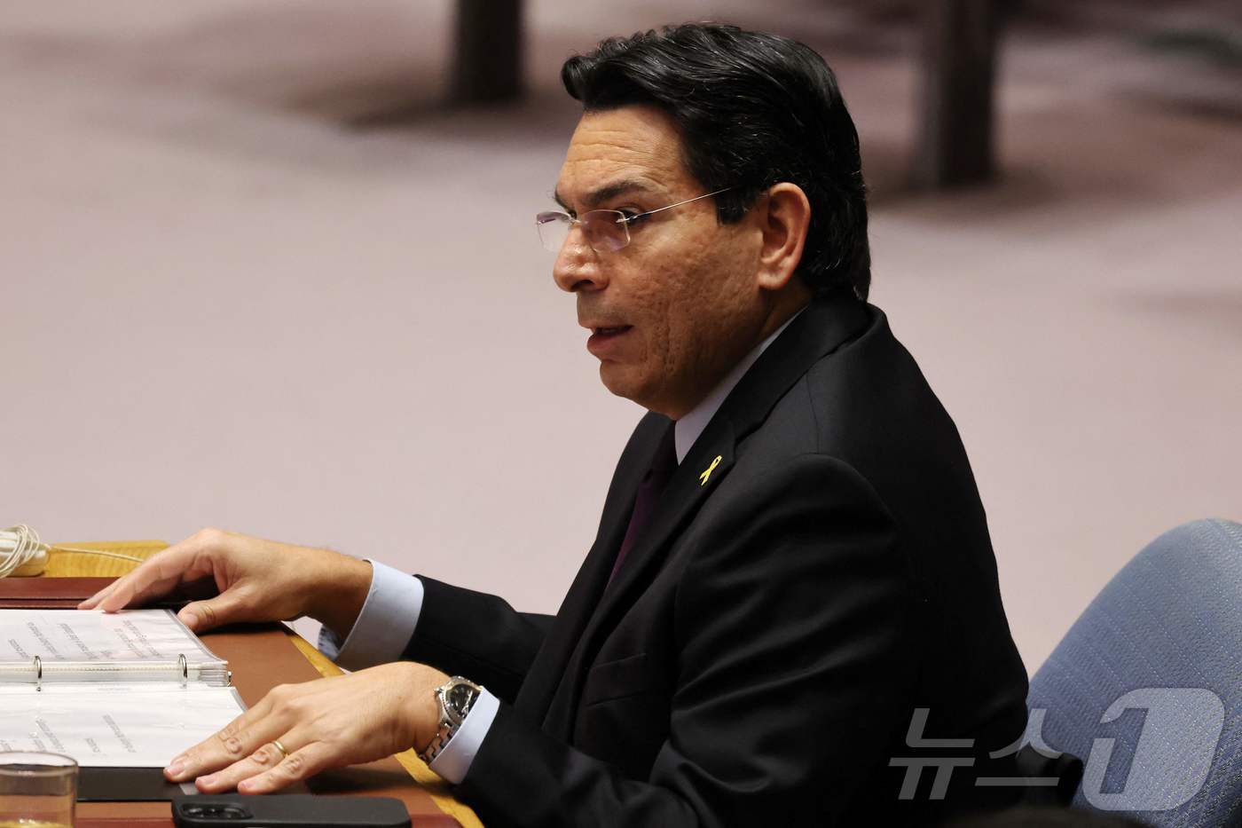 (뉴욕 AFP=뉴스1) 김지완 기자 = 19일(현지시간) 미국 뉴욕에서 이스라엘-하마스 전쟁을 비롯한 중동 문제를 논의하기 위해 유엔 안전보장이사회(안보리) 회의에서 대니 대논 유 …