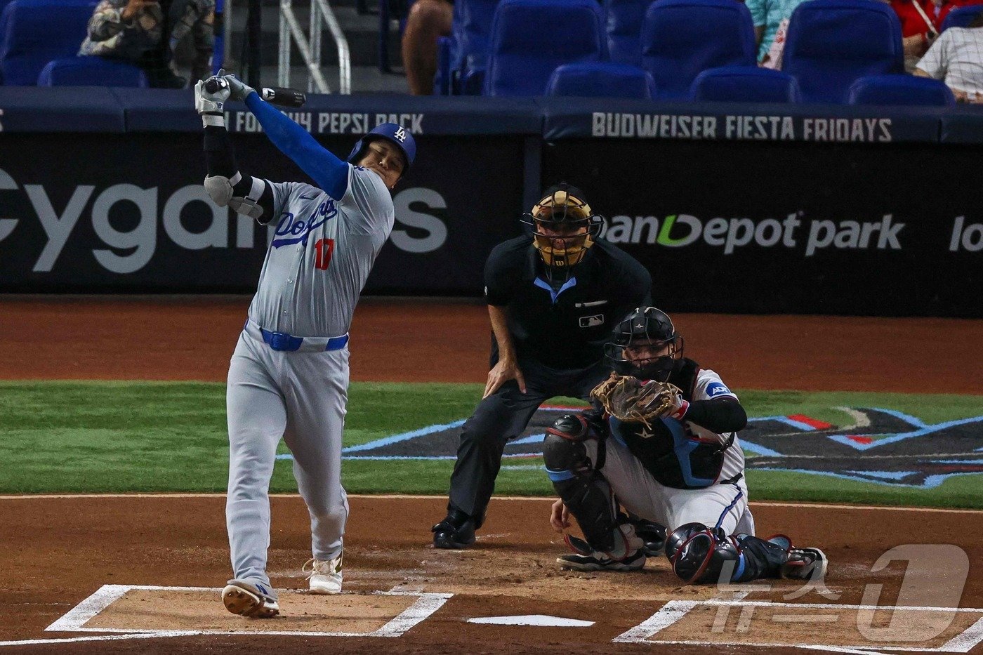 본문 이미지 - 50-50을 달성한 오타니 쇼헤이(LA 다저스). ⓒ AFP=뉴스1
