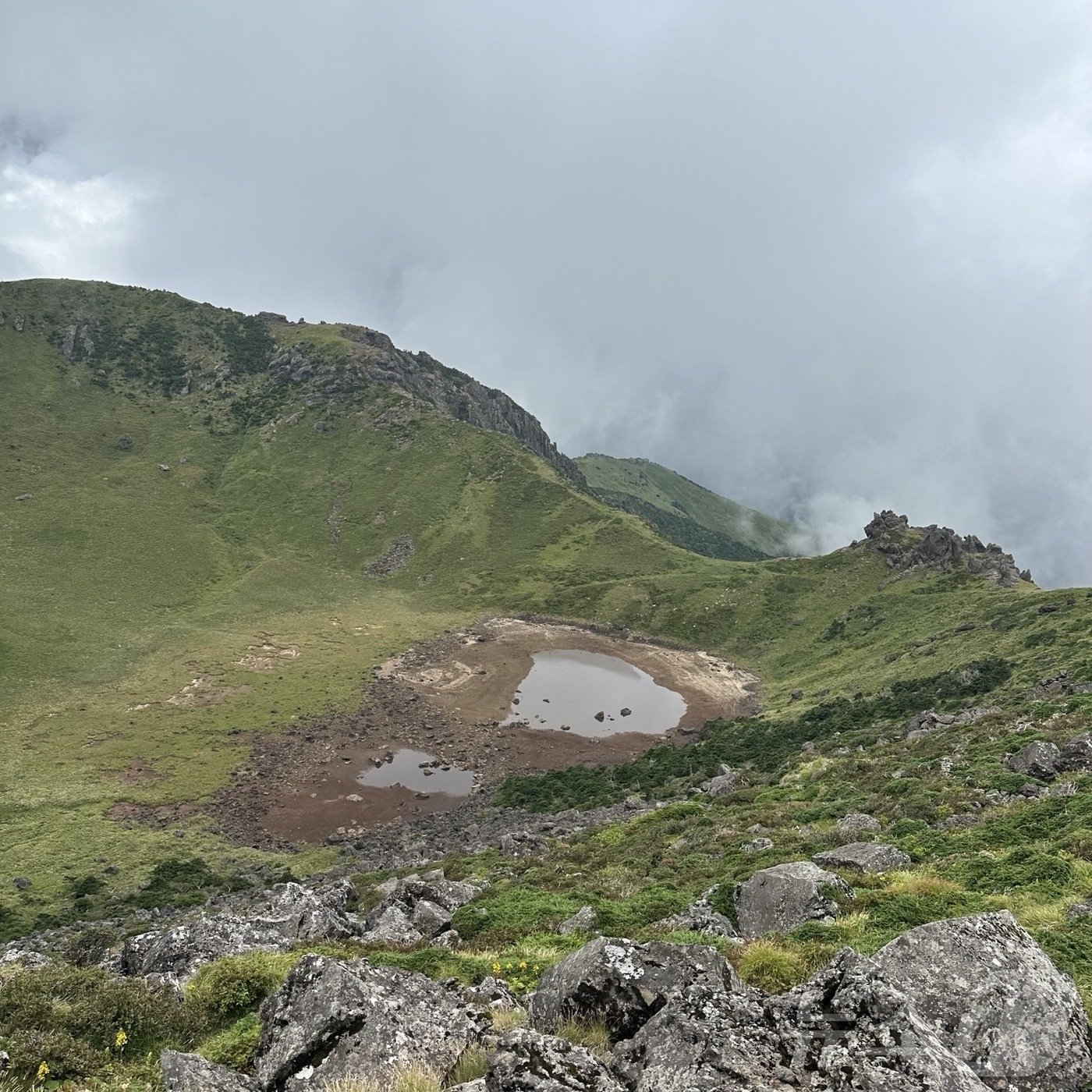 본문 이미지 - 한라산 백록담 2024.8.16/뉴스1 ⓒ News1 이상휼 기자