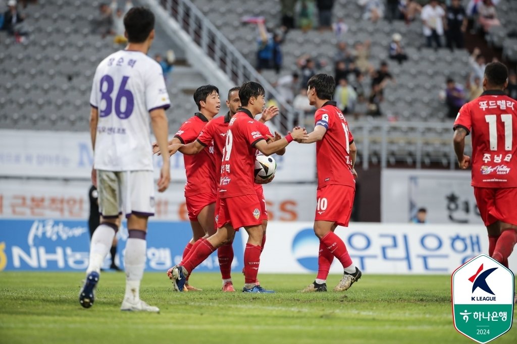 본문 이미지 - 충남아산이 전남에 2-1 역전승을 거뒀다.(한국프로축구연맹 제공) 