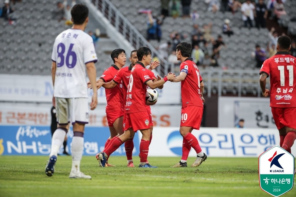 충남아산이 전남에 2-1 역전승을 거뒀다.&#40;한국프로축구연맹 제공&#41; 