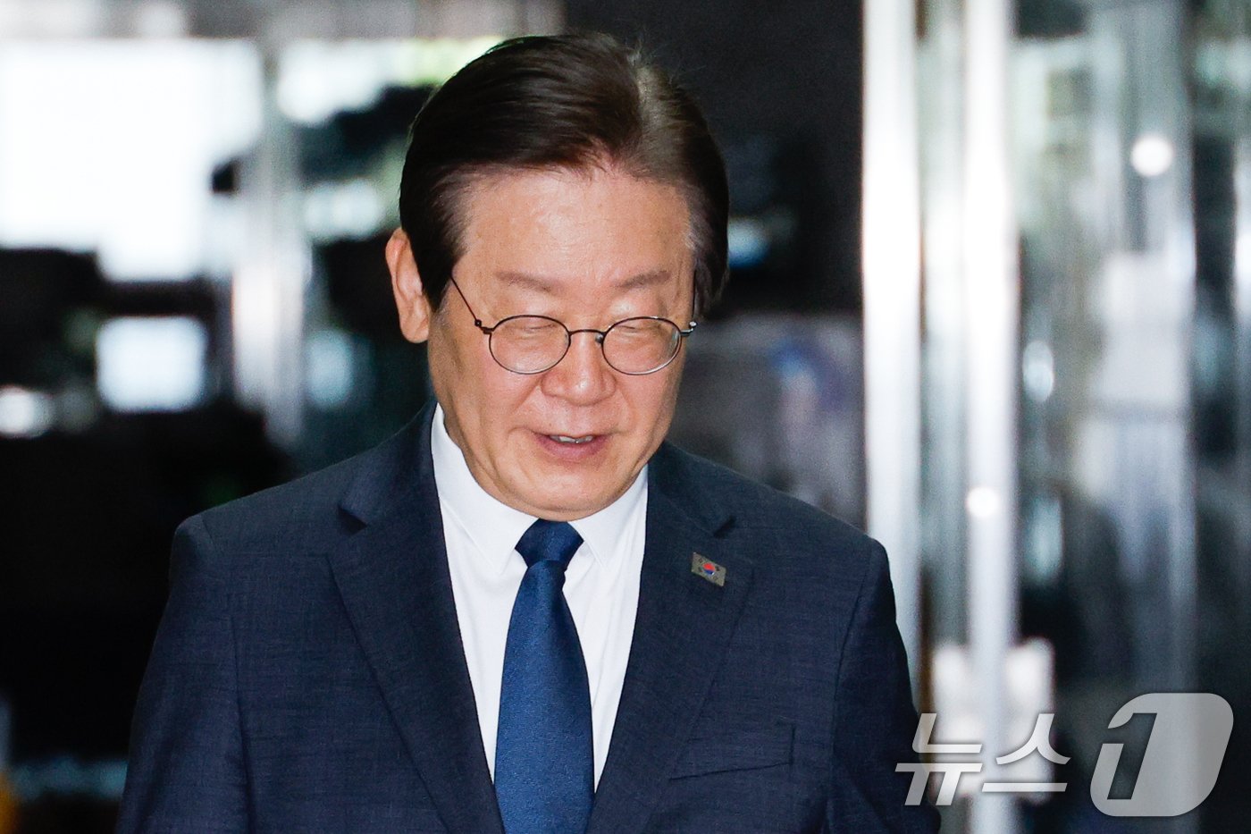 본문 이미지 - 이재명 더불어민주당 대표가 22일 오후 서울 여의도 국회에서 임현택 대한의사협회 회장과 비공개 간담회를 위해 당대표실로 향하고 있다. 2024.9.22/뉴스1 ⓒ News1 안은나 기자