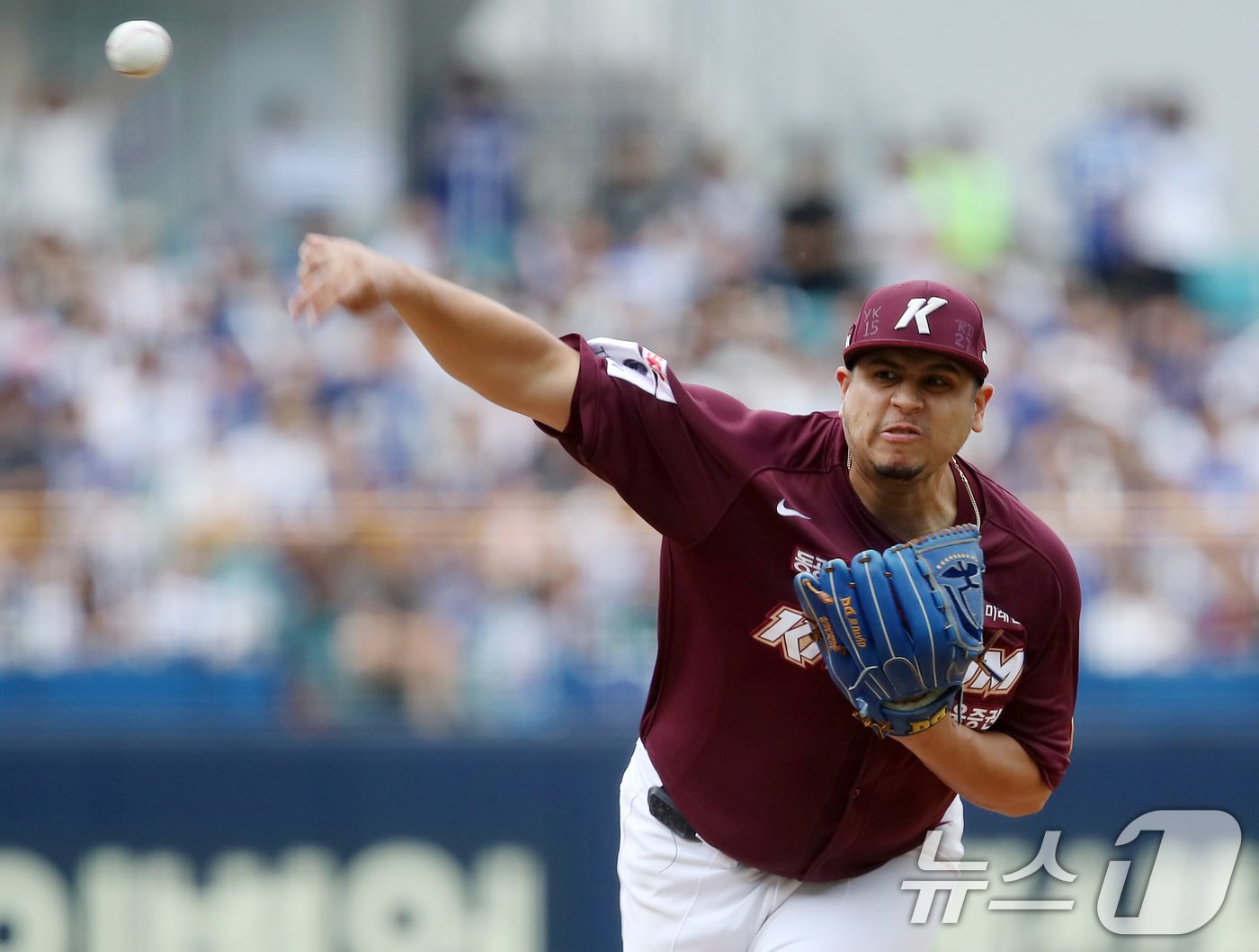 22일 오후 대구 삼성라이온즈파크에서 열린 프로야구 &#39;2024 신한 SOL 뱅크 KBO리그&#39; 키움 히어로즈와 삼성 라이온즈의 경기, 1회말 키움 선발투수 아리엘 후라도가 역투하고 있다. 2024.9.22/뉴스1 ⓒ News1 공정식 기자