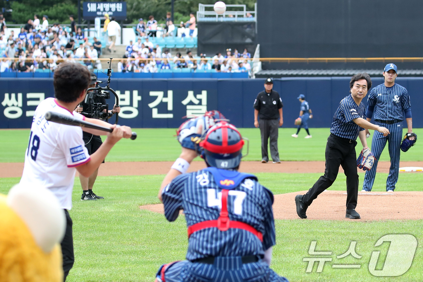 (대구=뉴스1) 공정식 기자 = 22일 오후 대구 삼성라이온즈파크에서 열린 프로야구 '2024 신한 SOL 뱅크 KBO리그' 키움 히어로즈와 삼성 라이온즈의 경기, 민복기 대구시의 …