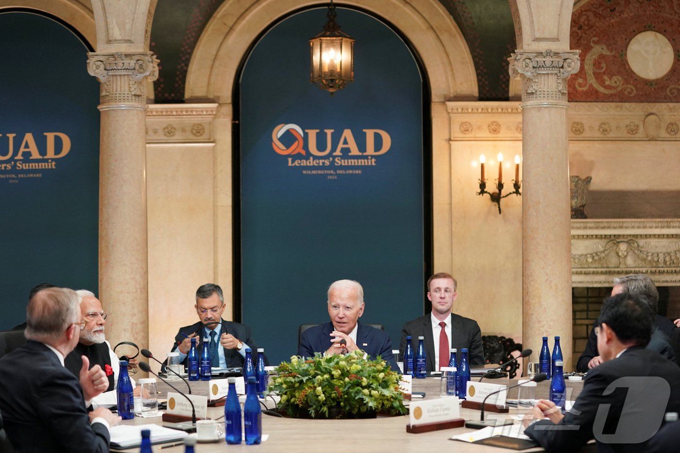 본문 이미지 - 21일(현지시간) 조 바이든 미국 대통령이 델라웨어주 윌밍턴에서 '쿼드'(Quad·미국·일본·인도·호주의 안보협의체) 정상들과 회의하고 있다. 2024.09.21/ ⓒ 로이터=뉴스1 ⓒ News1 박재하 기자