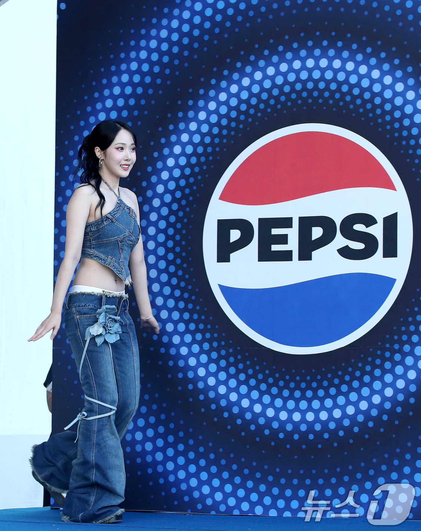 (서울=뉴스1) 권현진 기자 = 비비지 신비가 22일 서울 송파구 잠실 학생체육관에서 열린 펩시 콘서트 '2024 PEPSI FESTA' 블루카펫 행사에 참석하고 있다. 2024. …