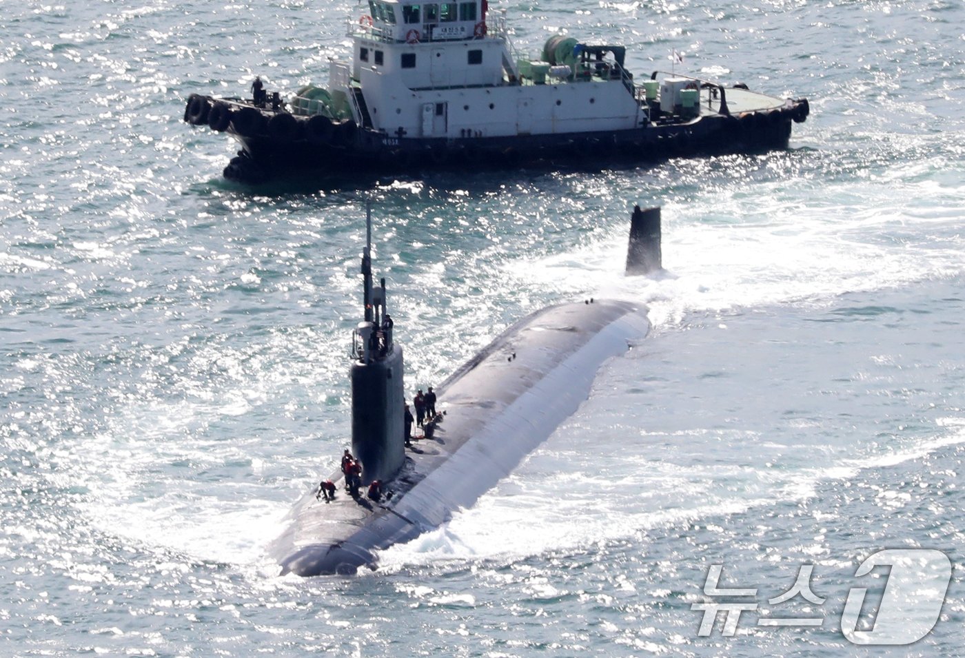 미국 해군 버지니아급 핵잠수함 &#39;버몬트함&#39;&#40;SSN-792·7800톤&#41;이 23일 오전 부산 남구 해군작전사령부 부산작전기지에 입항하고 있다. 2024.9.23/뉴스1 ⓒ News1 윤일지 기자