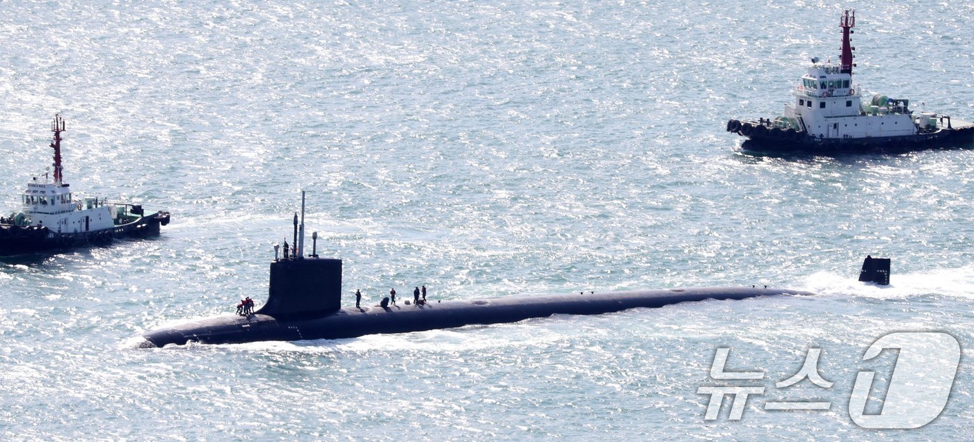 미국 해군 버지니아급 핵잠수함 &#39;버몬트함&#39;&#40;SSN-792·7800톤&#41;이 23일 오전 부산 남구 해군작전사령부 부산작전기지에 입항하고 있다. 2024.9.23/뉴스1 ⓒ News1 윤일지 기자