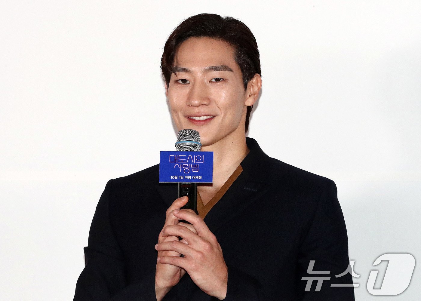본문 이미지 - 배우 노상현이 23일 서울 강남구 메가박스 코엑스에서 열린 '대도시의 사랑법' 언론배급시사회에 참석해 인사말을 하고 있다. ‘대도시의 사랑법’은 자유로운 영혼의 재희와 세상에 거리를 두는 법에 익숙한 흥수가 동거동락하며 펼치는 로멘스 영화로 이언희 감독, 배우 김고은, 노상현이 주연을 맡아 10월 1일 개봉한다. 2024.9.23/뉴스1 ⓒ News1 박세연 기자