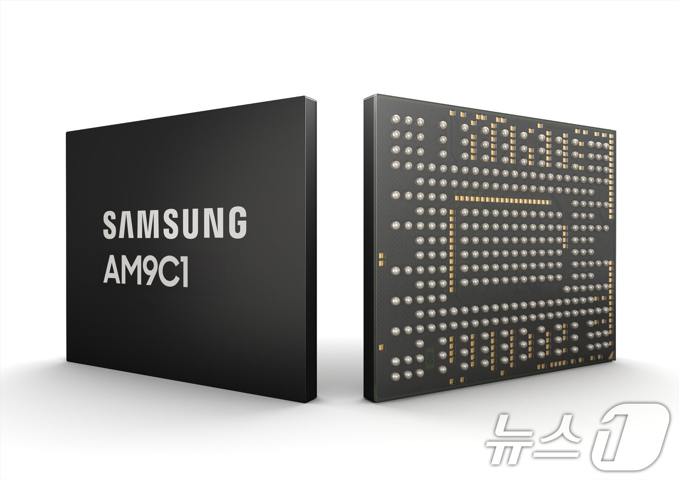 본문 이미지 - 삼성전자가 업계 최초로 8세대 V낸드를 적용한 PCIe 4.0 차량용 SSD AM9C1 개발을 완료했다고 24일 밝혔다. 이번 256GB 제품은 각각 4,400MB/s, 400MB/s의 연속 읽기∙쓰기 속도를 제공하고 전작 대비 전력효율은 약 50% 개선되어 차량 내 온디바이스 AI 기능 지원에 최적화됐다. (삼성전자 제공) 2024.9.24/뉴스1 ⓒ News1 추연화 기자