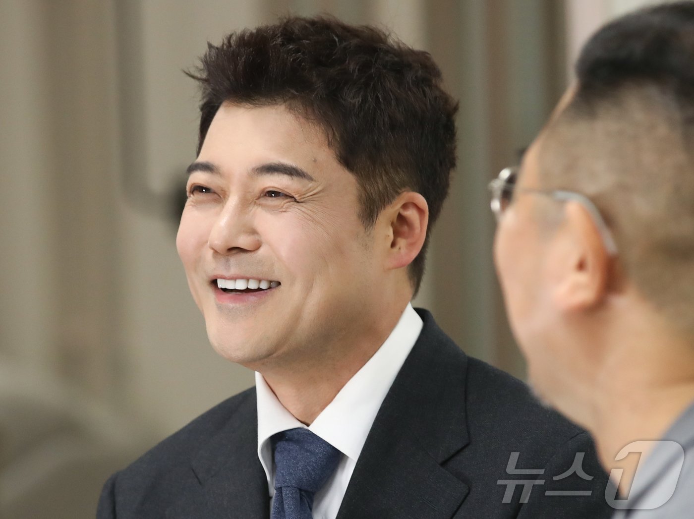 본문 이미지 - 방송인 전현무(왼쪽)와 정덕현 대중문화평론가 / 뉴스1 ⓒ News1 권현진 기자