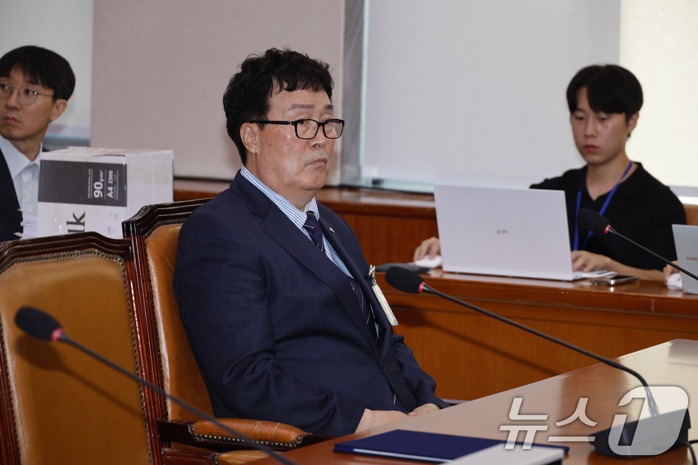 본문 이미지 - 김택규 대한배드민턴협회장이 24일 오전 서울 여의도 국회 문화체육관광위원회에서 열린 대한축구협회 등에 대한 현안질의에 출석해 자리해 있다. 2024.9.24/뉴스1 ⓒ News1 안은나 기자