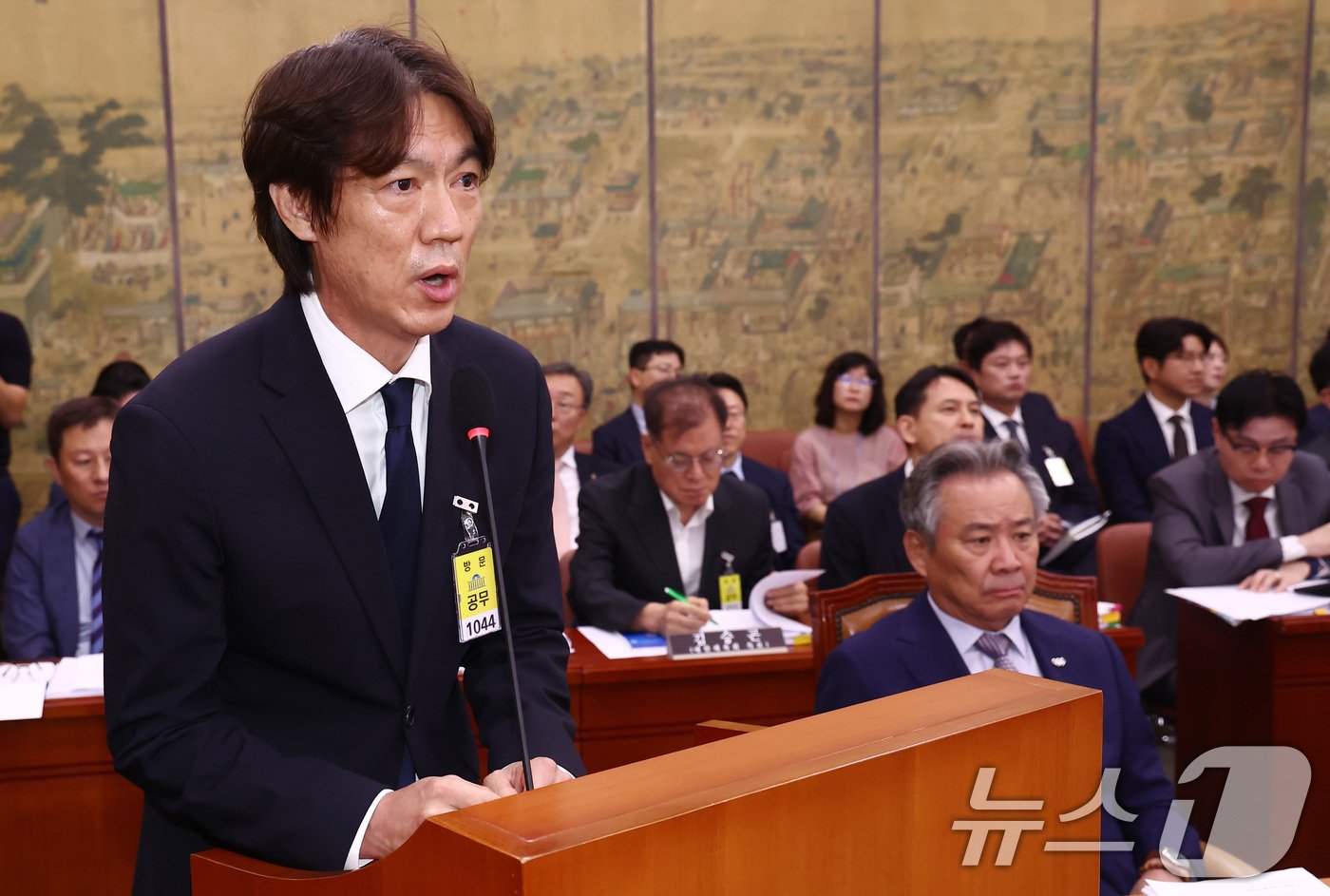 본문 이미지 - 국회 현안질의에 출석한 홍명보 남자 축구대표팀 감독. 2024.9.24/뉴스1 ⓒ News1 김민지 기자