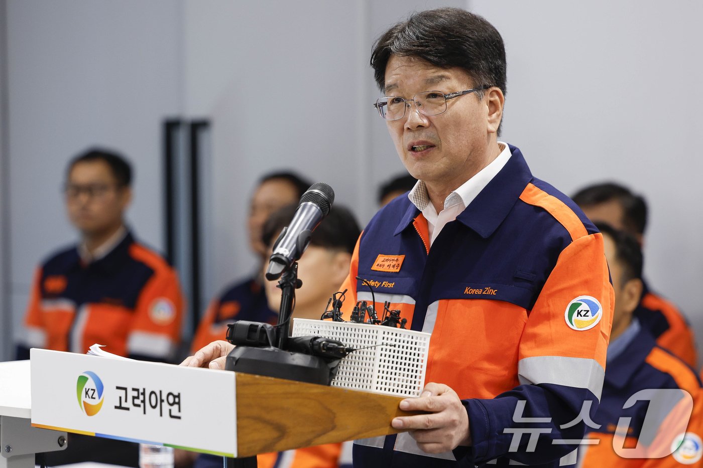 본문 이미지 - 이제중 고려아연 부회장이 24일 오전 서울 종로구 고려아연 본사에서 MBK파트너스·영풍과의 경영권 분쟁과 관련한 기자회견을 하고 있다. (공동취재) 2024.9.24/뉴스1 ⓒ News1 장수영 기자