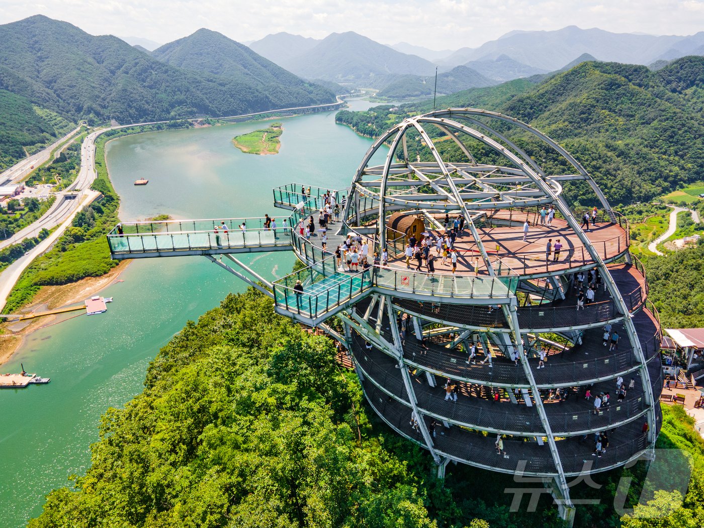 본문 이미지 - 만천하스카이워크.(단양군 제공)2024.9.24/뉴스1