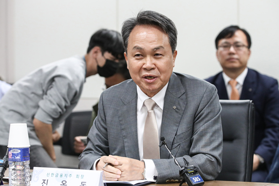 진옥동 신한금융 회장, 스테이블코인 '서클' 이어 '테더' 만난다
