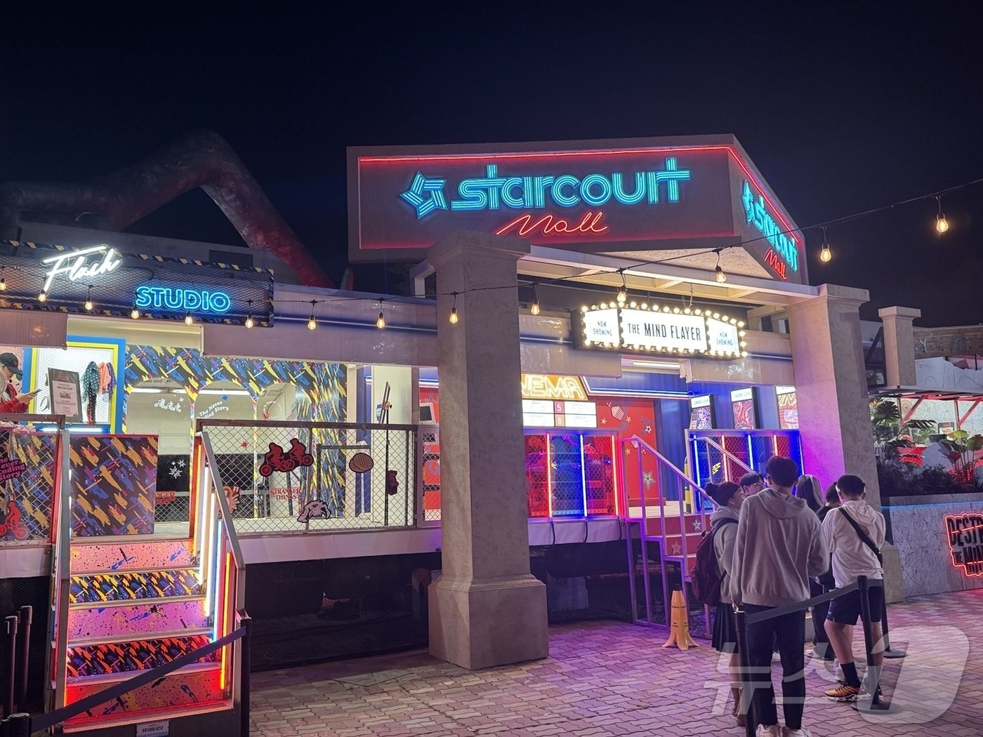 본문 이미지 - 드라마 '기묘한 이야기' 속 배경을 조성해 놓은 에버랜드 블러드시티. ⓒ 뉴스1 김형준 기자