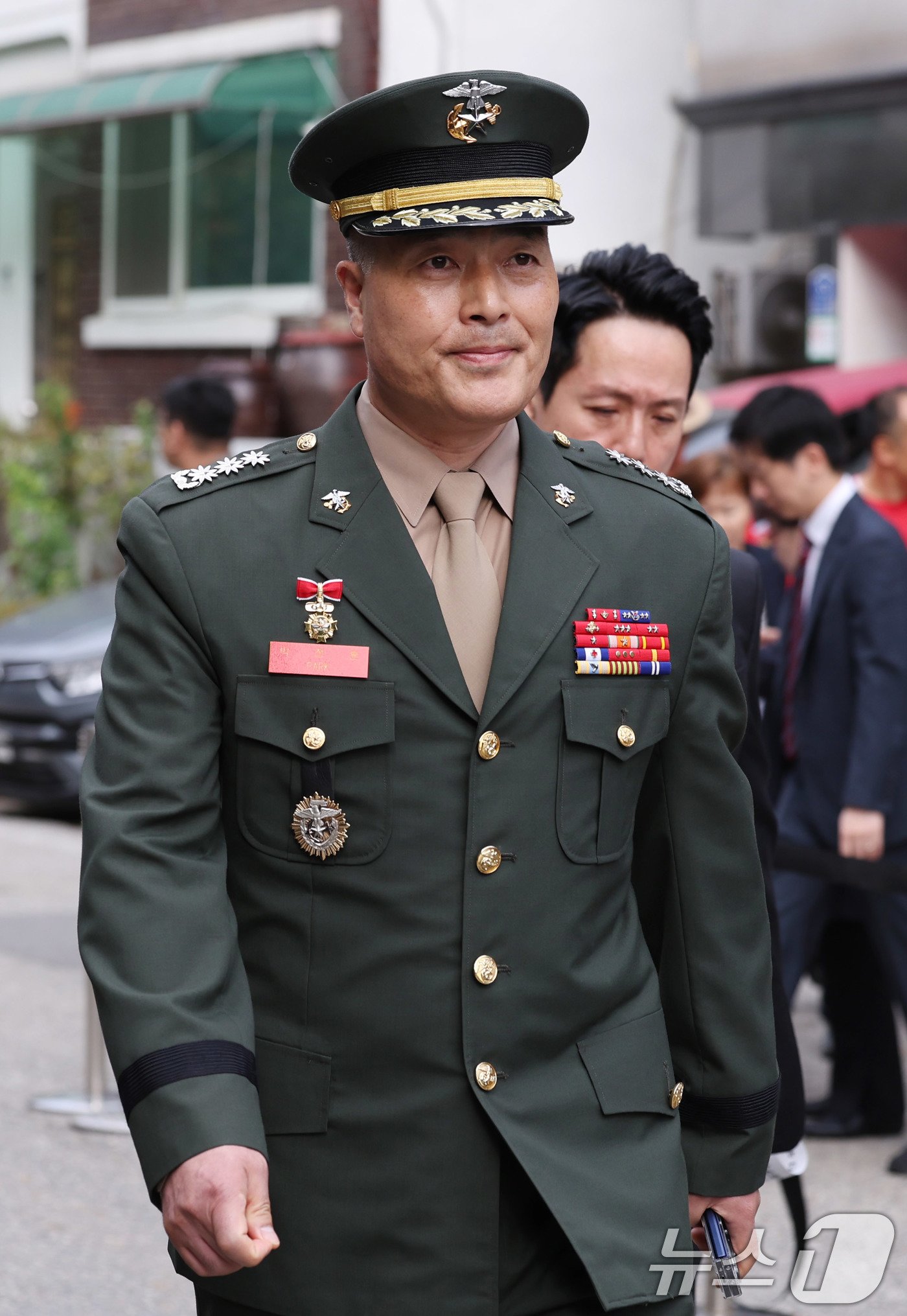 본문 이미지 - 채 해병 순직사건 수사 이첩 관련 항명 및 상관명예훼손 혐의로 기소된 박정훈 전 해병대 수사단장(대령)이 25일 오전 서울 용산구 중앙지역군사법원에서 열린 8차 공판에 출석하고 있다. 2024.9.25/뉴스1 ⓒ News1 박지혜 기자