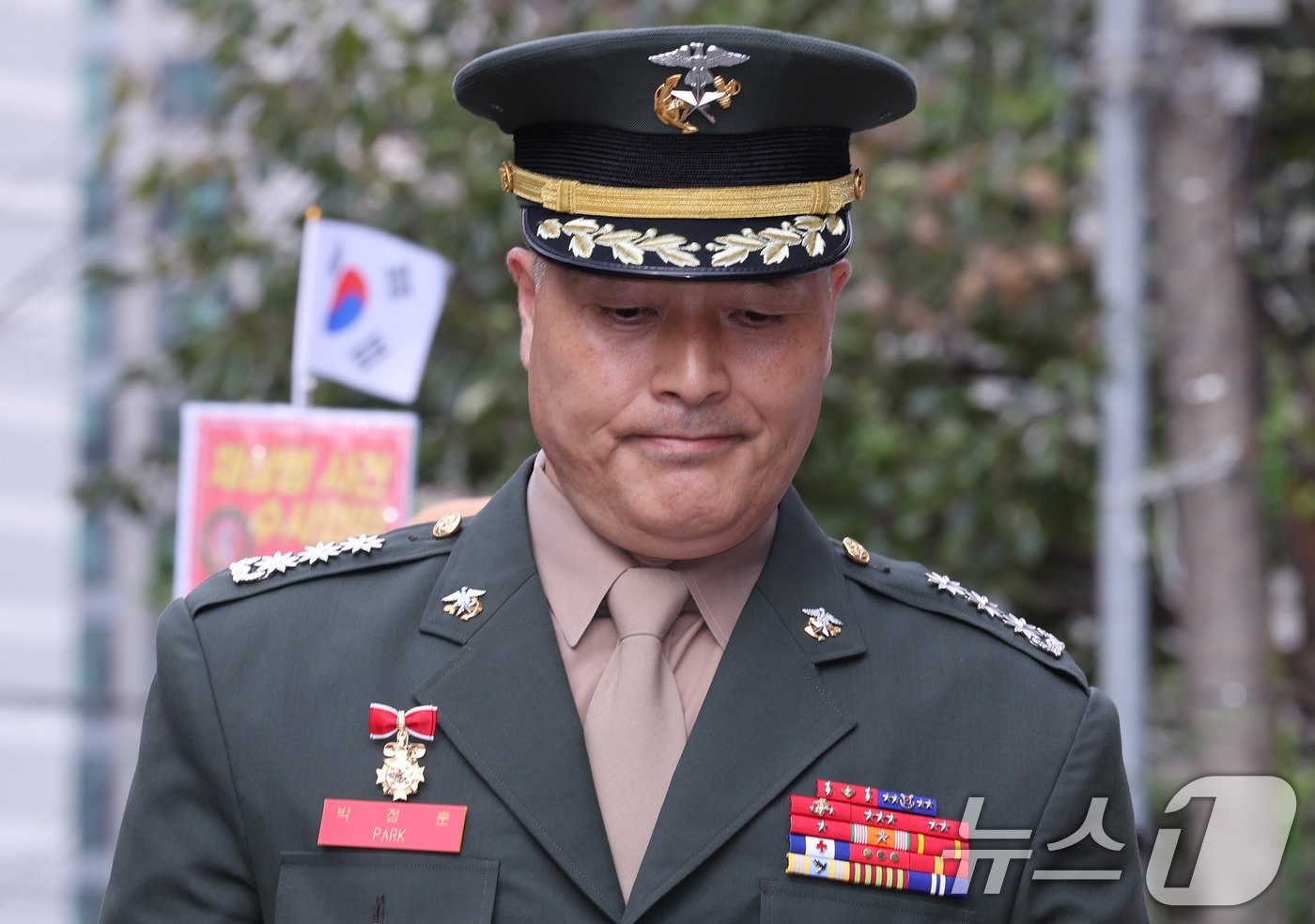본문 이미지 - 채 해병 순직사건 수사 이첩 관련 항명 및 상관명예훼손 혐의로 기소된 박정훈 전 해병대 수사단장(대령)이 25일 오전 서울 용산구 중앙지역군사법원에서 열린 8차 공판에 출석하고 있다. 2024.9.25/뉴스1 ⓒ News1 박지혜 기자