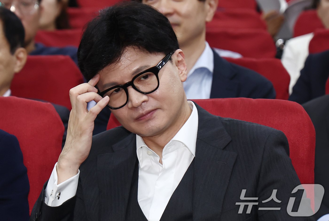 본문 이미지 - 한동훈 국민의힘 대표가 25일 오후 서울 여의도 국회 의원회관에서 열린 &#39;북한 그리고 통일 포럼 제2차 세미나 분단 79년을 돌아본다&#39;에서 생각에 잠겨 있다. 2024.9.25/뉴스1 ⓒ News1 김민지 기자