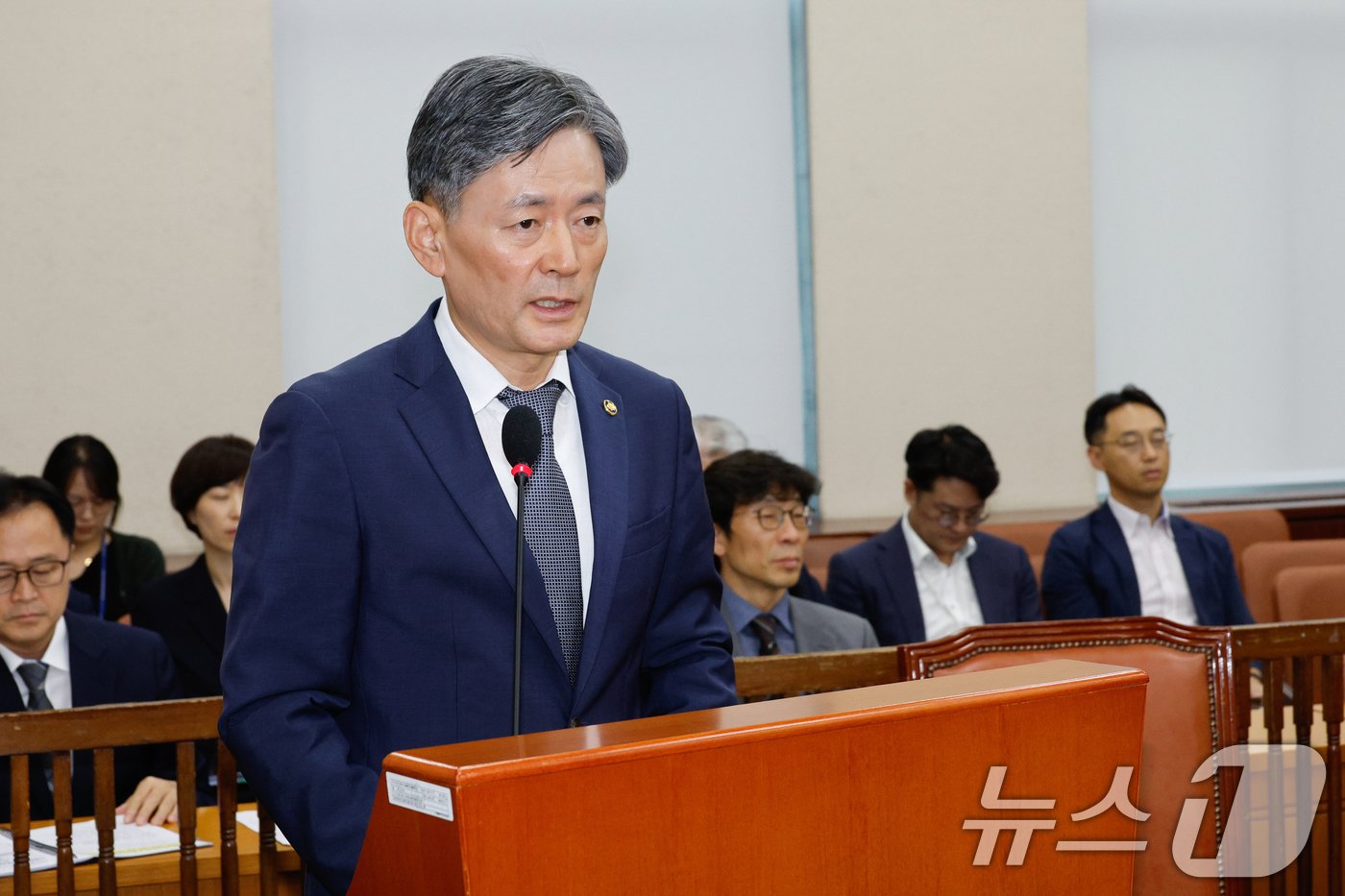 본문 이미지 - 조지호 경찰청장이 25일 오후 서울 여의도 국회에서 열린 행정안전위원회 제418회국회(정기회) 제3차 전체회의에서 인사말을 하고 있다. 2024.9.25/뉴스1 ⓒ News1 안은나 기자