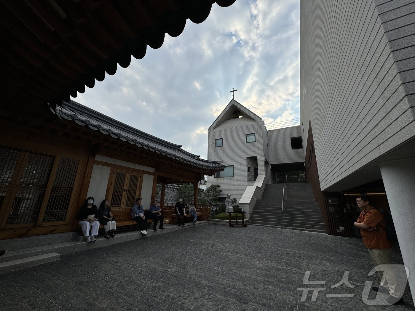본문 이미지 -  가회동성당.. 2024.9.25/뉴스1 ⓒ News1 한지명 기자