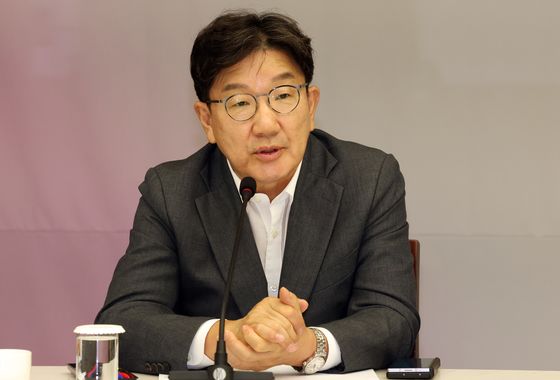 권성동 "친한계 만찬? 광고하면서 밥 먹는 건 처음 봐…김대남, 제 아내에게 전화"