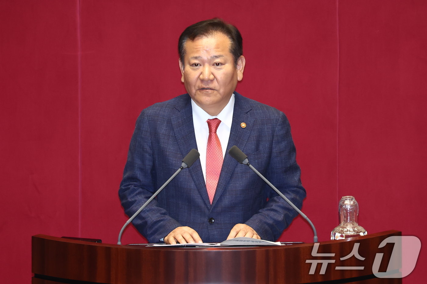 본문 이미지 - 이상민 행정안전부 장관이 26일 오후 서울 여의도 국회에서 열린 본회의에서 2024년 민생회복지원금 지급을 위한 특별조치법안 재의의 건에 대해 재의 요구 이유를 설명하고 있다. 2024.9.26/뉴스1 ⓒ News1 김민지 기자