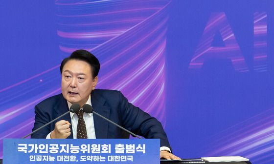 윤 지지율 23% 반등…70대 똘똘 뭉쳐 '10%대 붕괴' 막았다