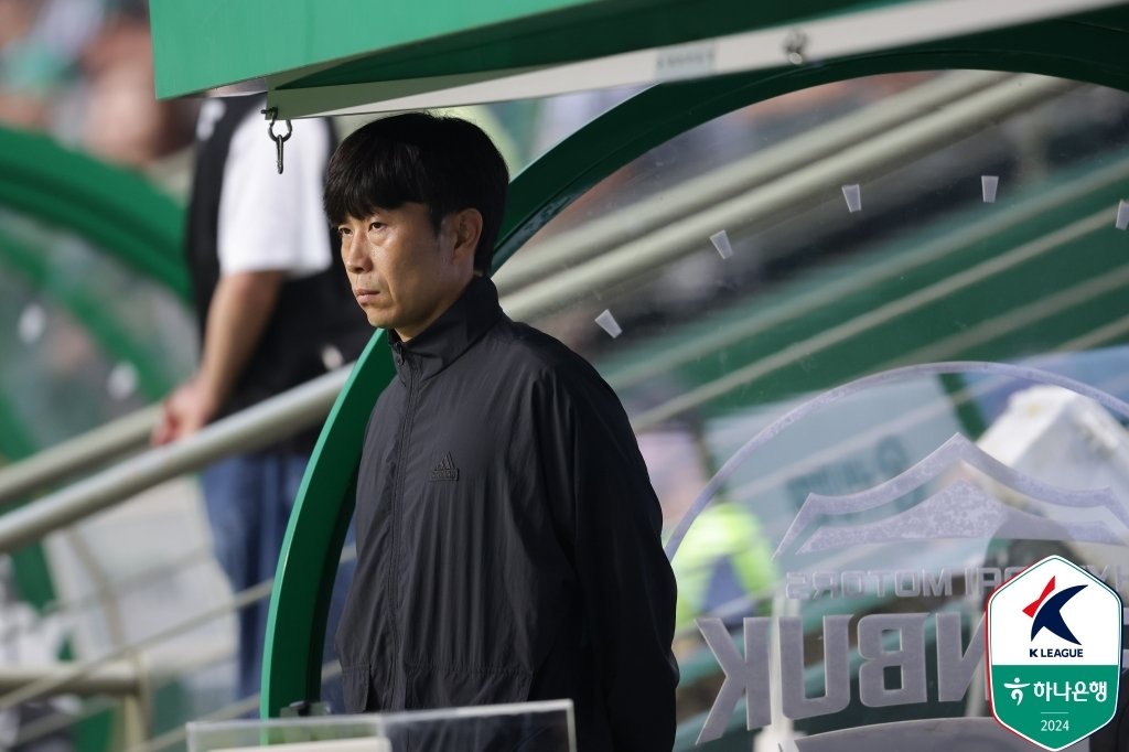 본문 이미지 - 김두현 전북 현대 감독. (한국프로축구연맹 제공)